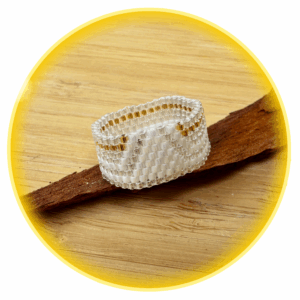 049 bílo-průhledný se zlatou linkou