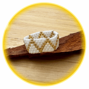 071 perleťový se zlatou linkou