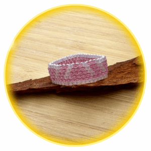 077 růžovo světlý s linkami