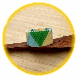 079 modré zelené a béžové pyramidy